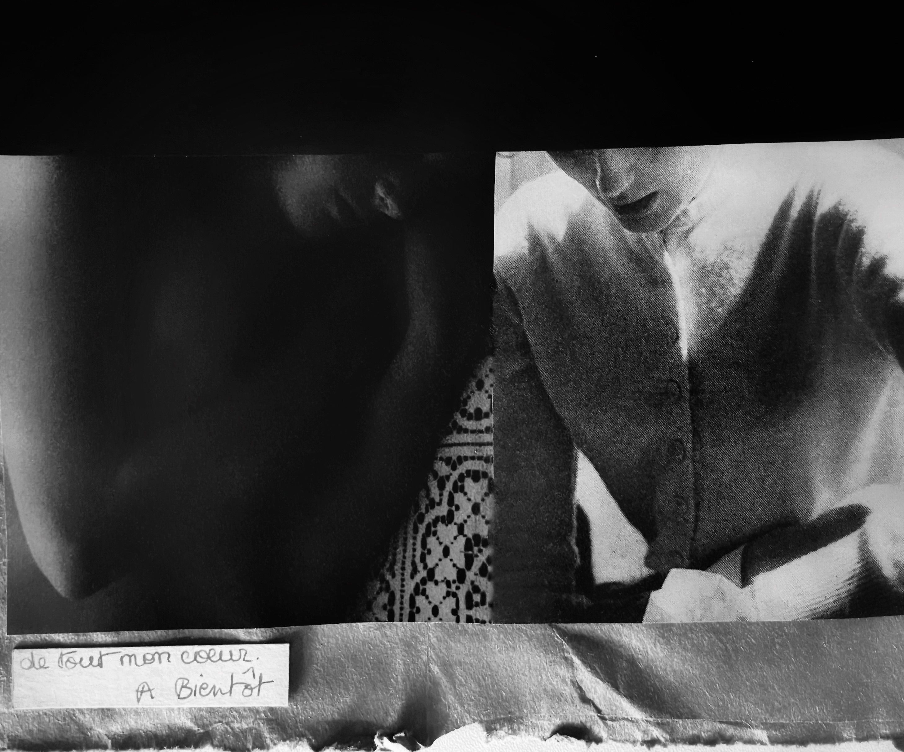 Two juxtaposed black & white photos of partially lit woman, faces occluded, looking downwards over partial French subscript.